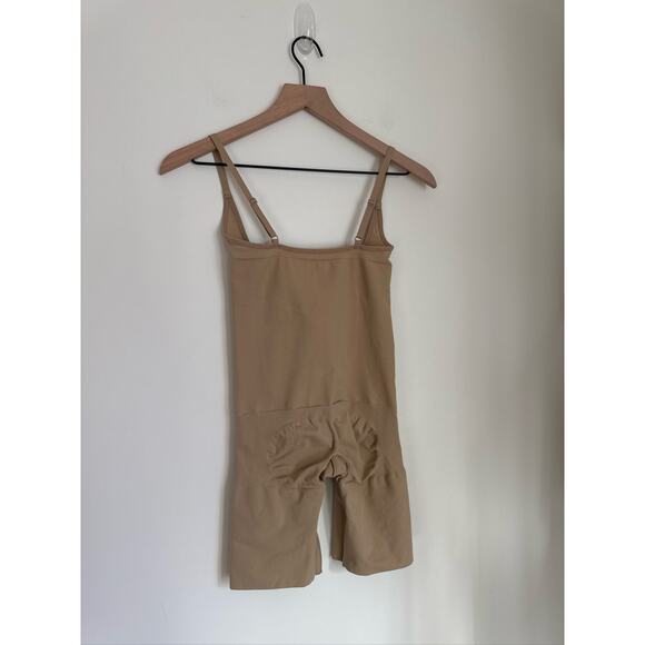 Skims Mid Thigh Bodysuit - Tan - Medium - Picture 9 of 9